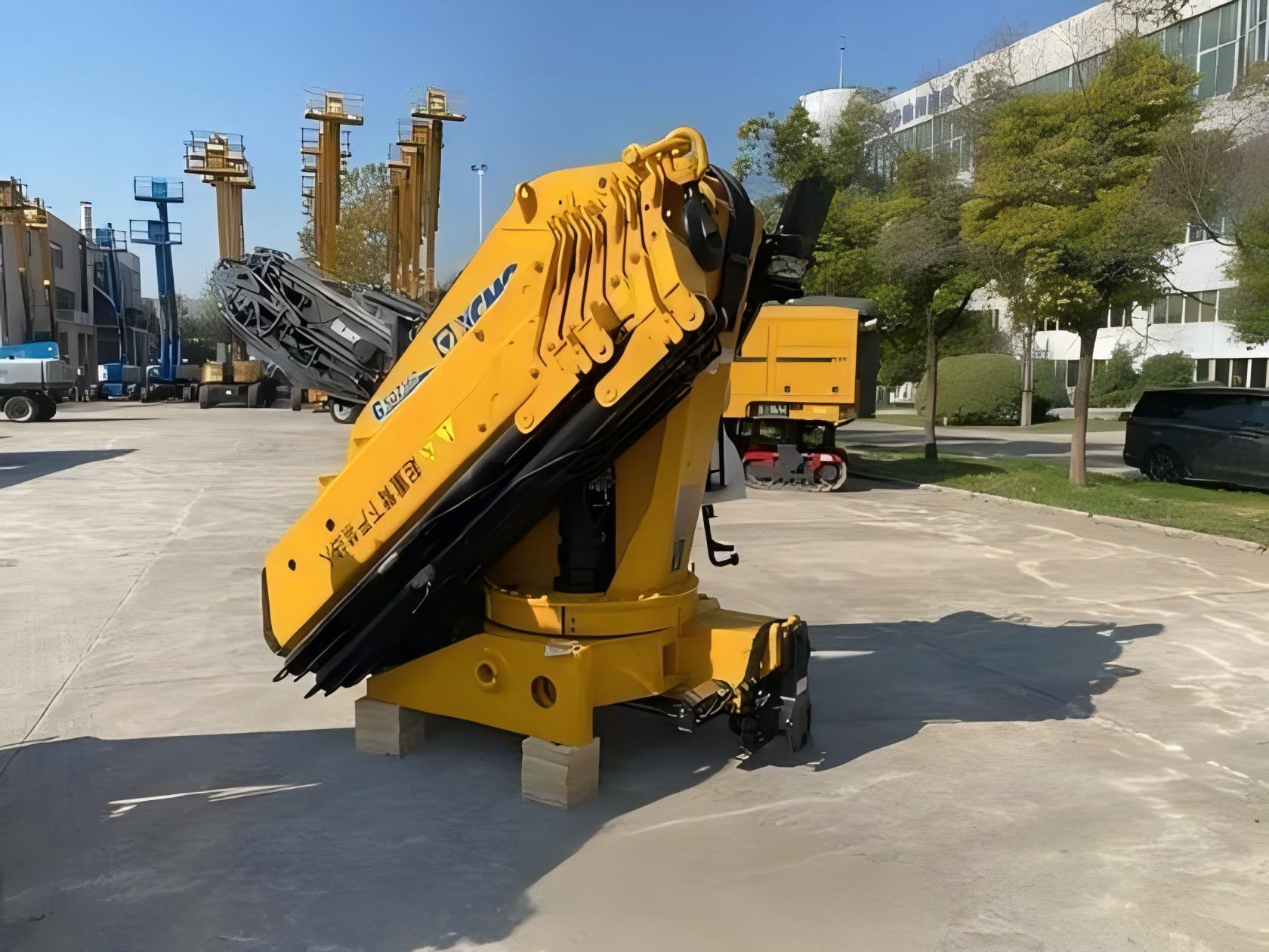 Knuckle Boom Crane