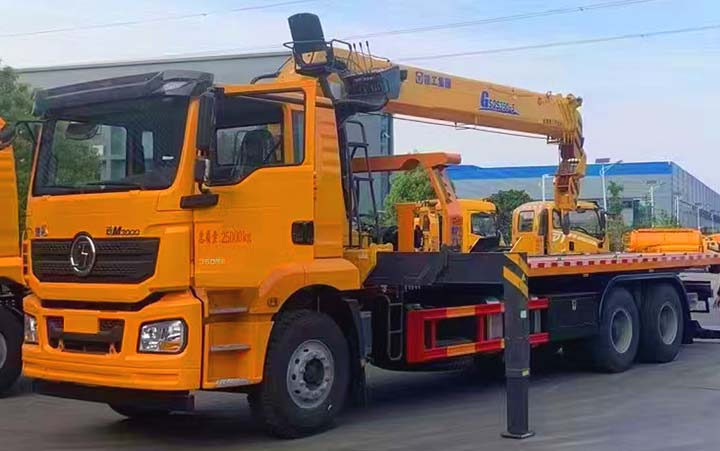 Tow truck with crane