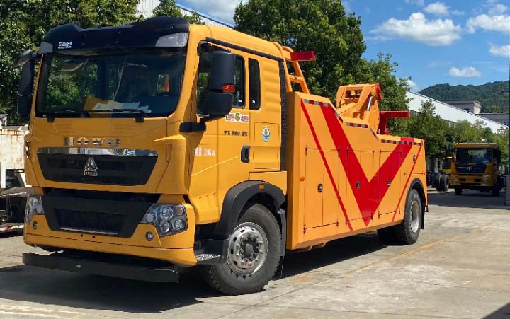 Wrecker truck