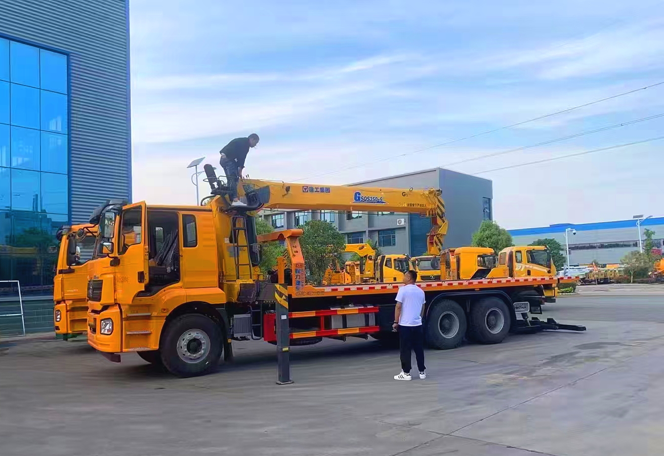 Tow truck with crane